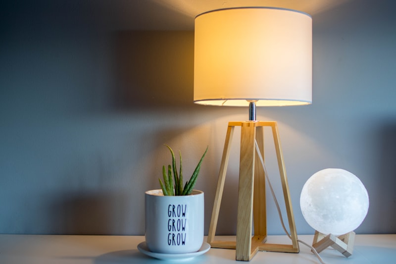 Dimmable light bulbs and dimmer switch