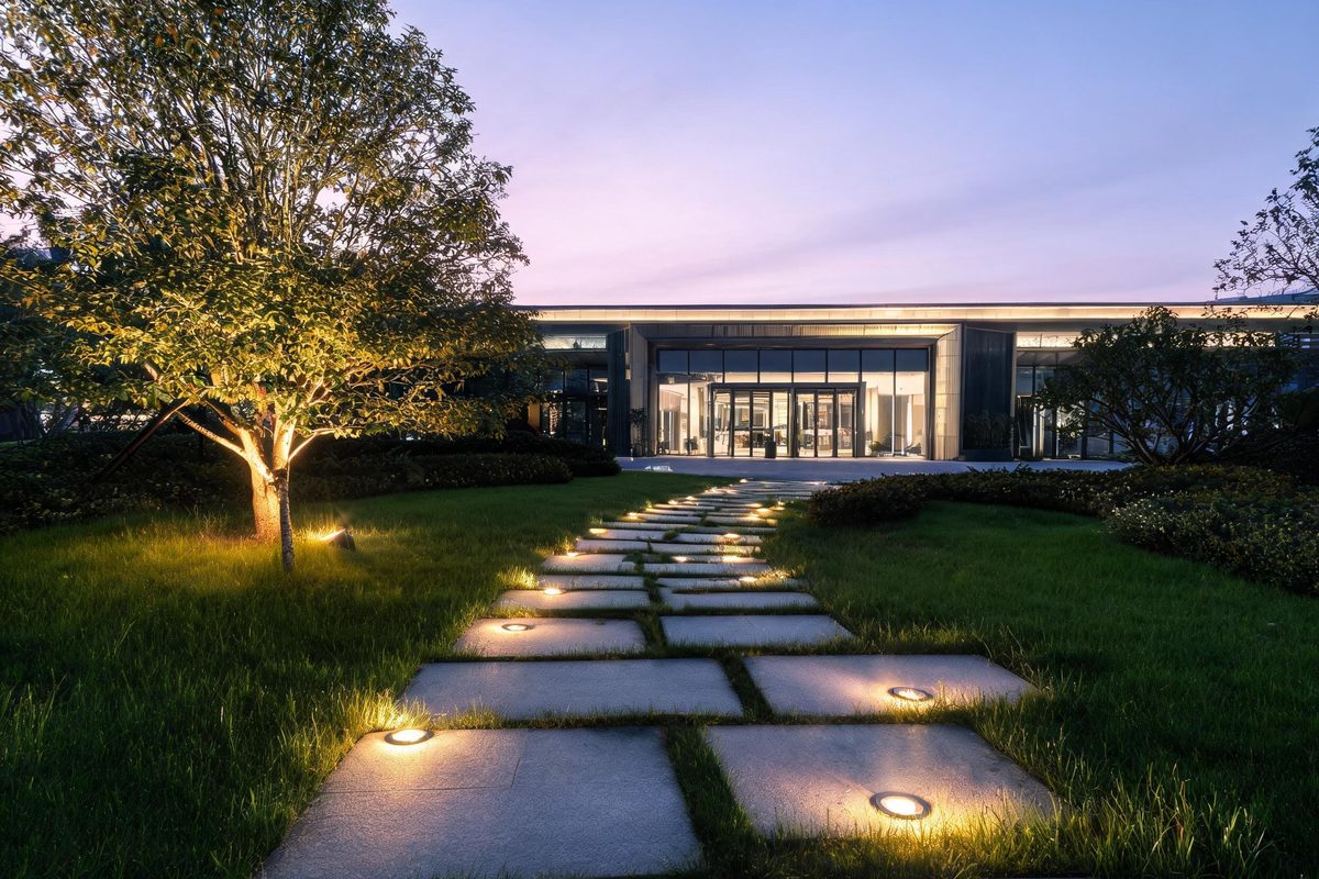 Low voltage outdoor LED landscape lighting lighting garden pathway with warm color temperature